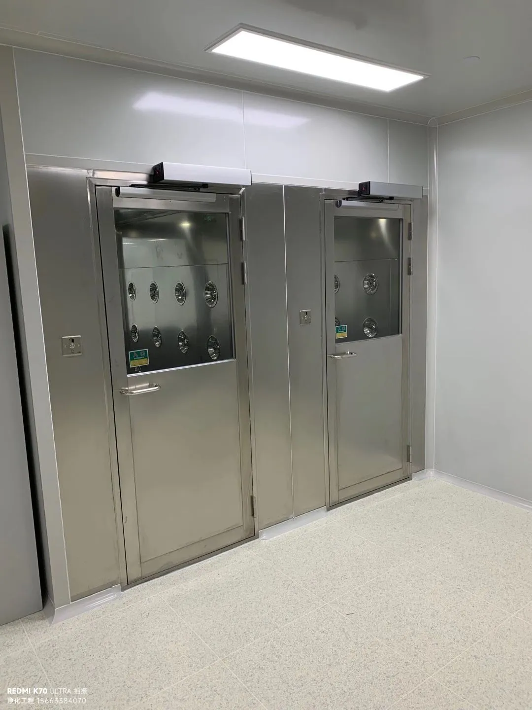 工业洁净室风淋室技术：联锁、红外感应与语音提示的功能进阶 - 洁净厂房服务商-2