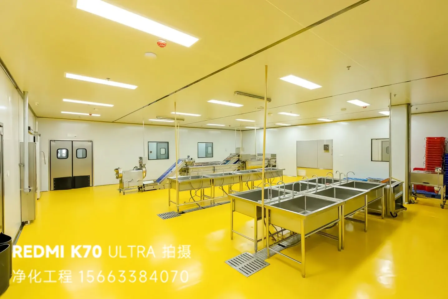 8000㎡超大面积环氧地坪，是精密电子生产的坚实基础