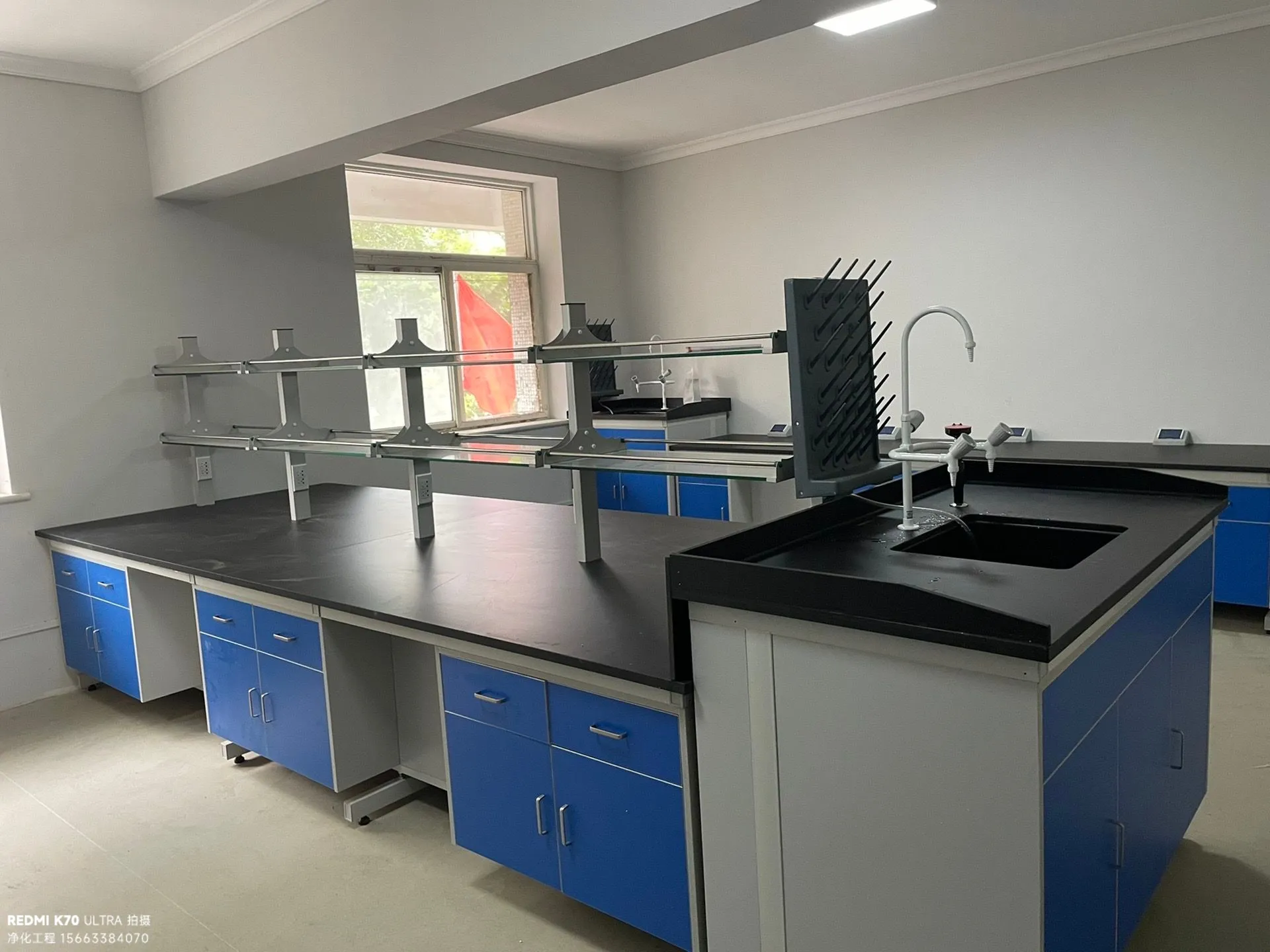 浦口化工企业无菌室全景，标识清晰、分区合理，墙面地面平整光滑，通风系统运行稳定