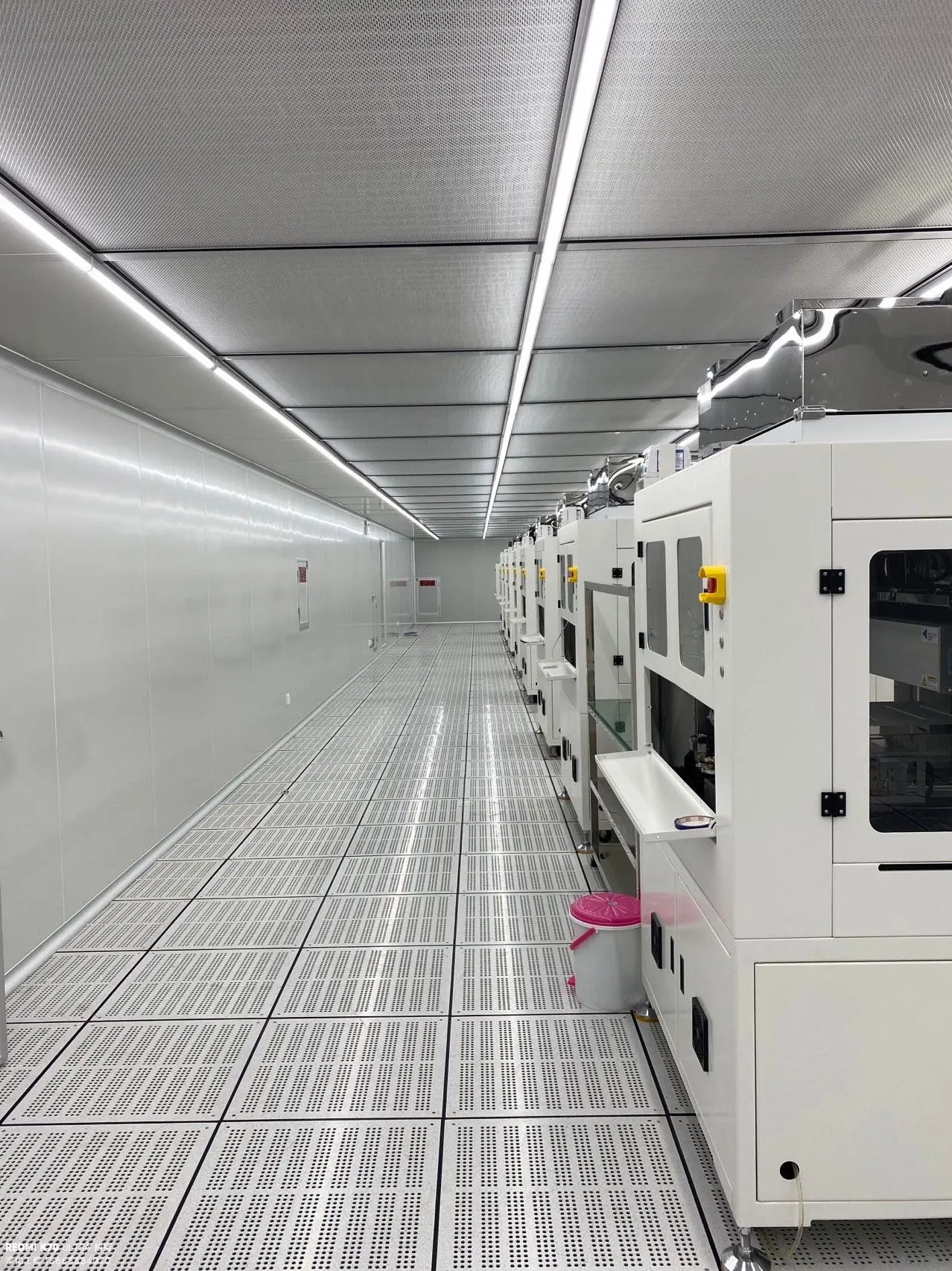 半导体单晶炉等大型精密设备对洁净度和空间高度要求极高)