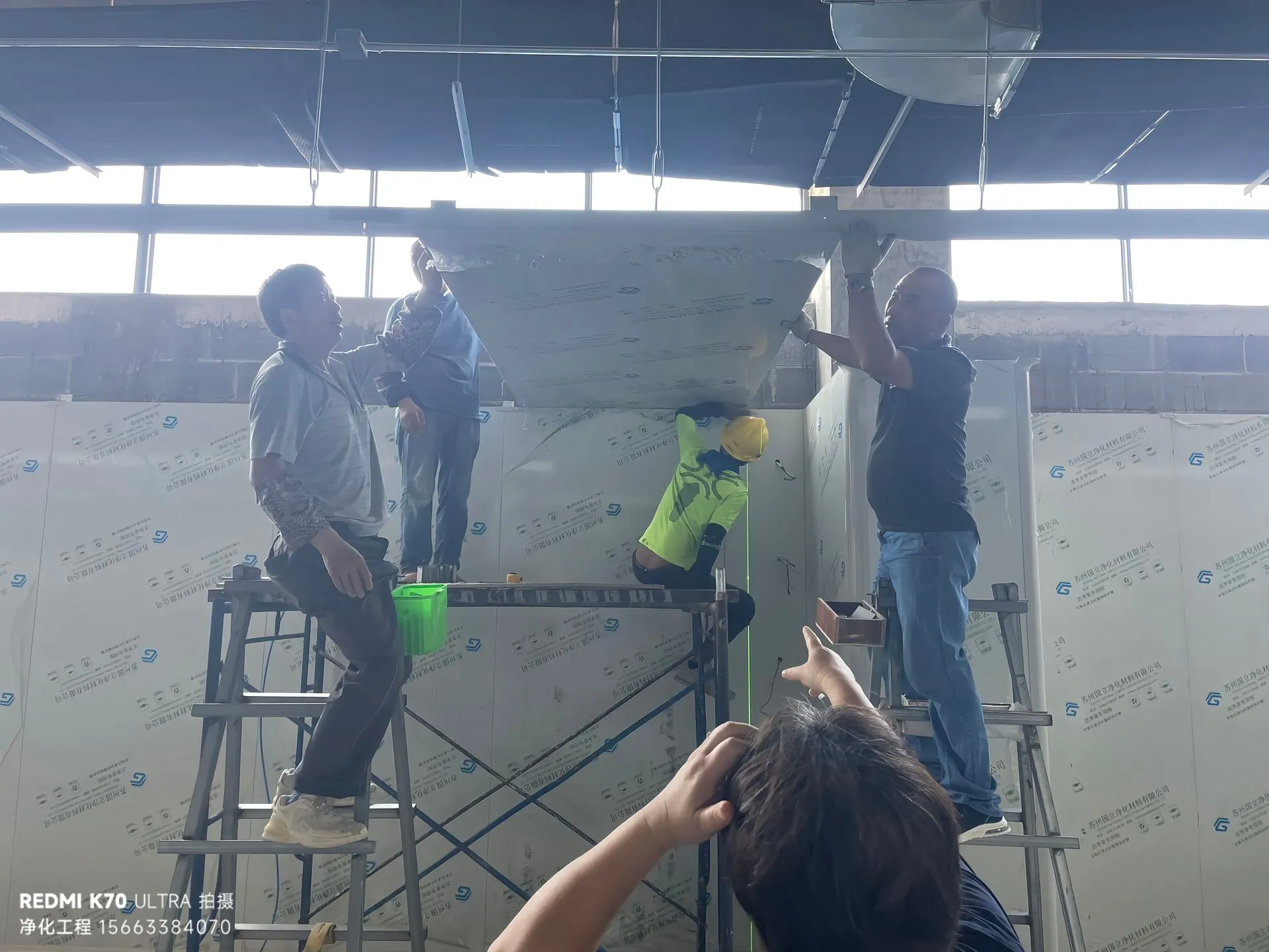 墙顶连接不翻车！南京厂房净化板隔断与彩钢板吊顶施工细节指南