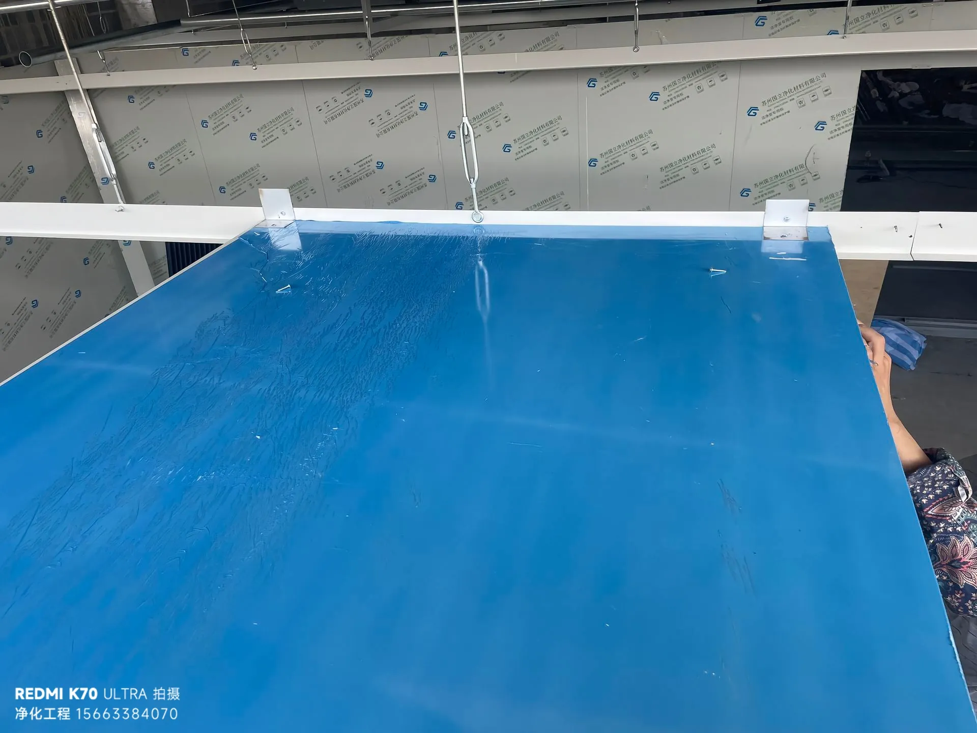 墙顶连接不翻车！南京厂房净化板隔断与彩钢板吊顶施工细节指南