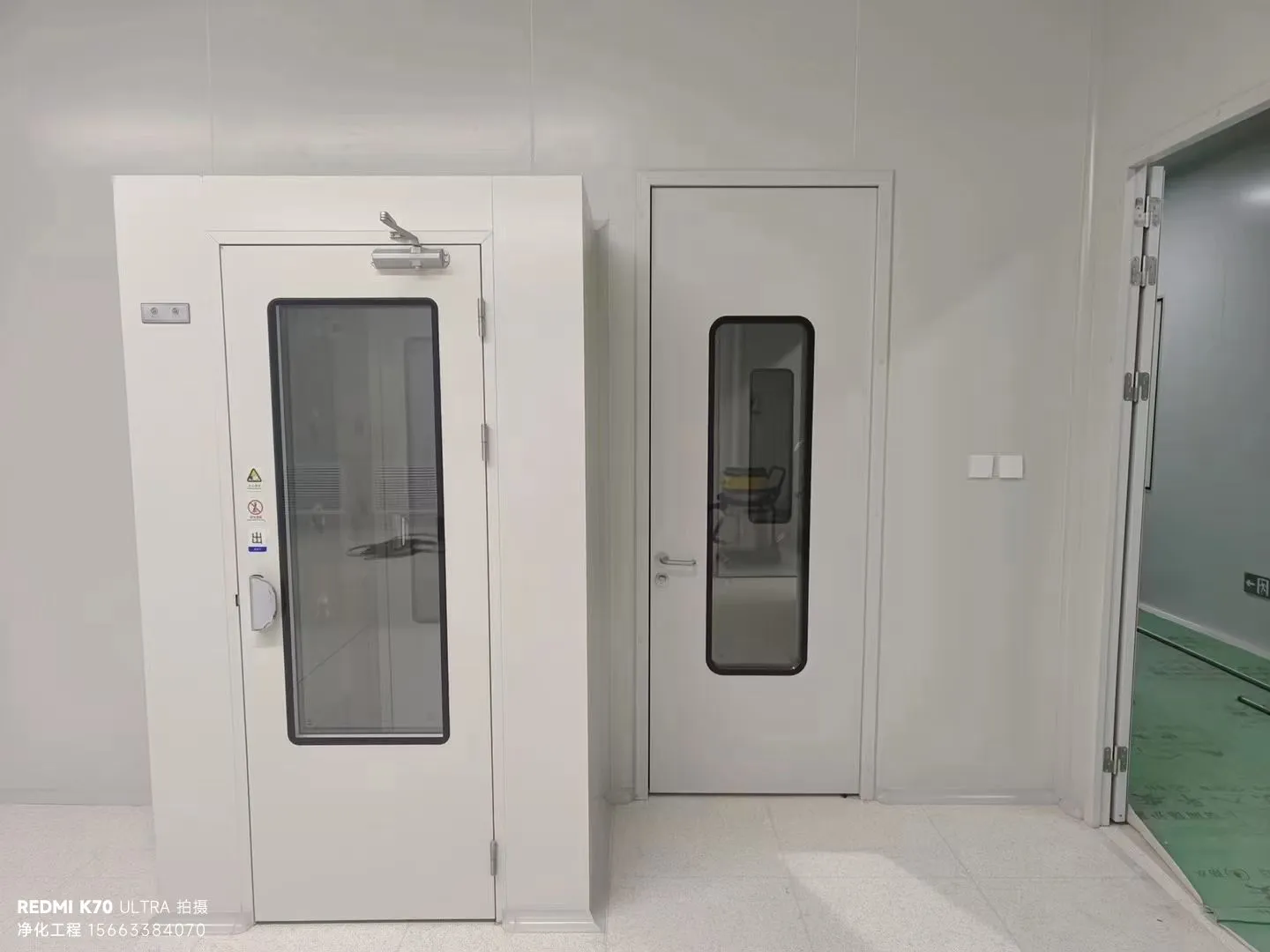 工业洁净室风淋室技术：联锁、红外感应与语音提示的功能进阶