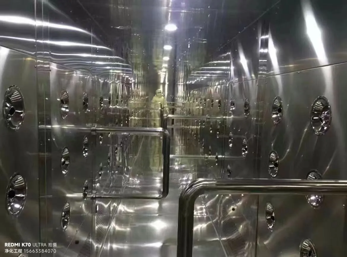 工业洁净室风淋室技术：联锁、红外感应与语音提示的功能进阶