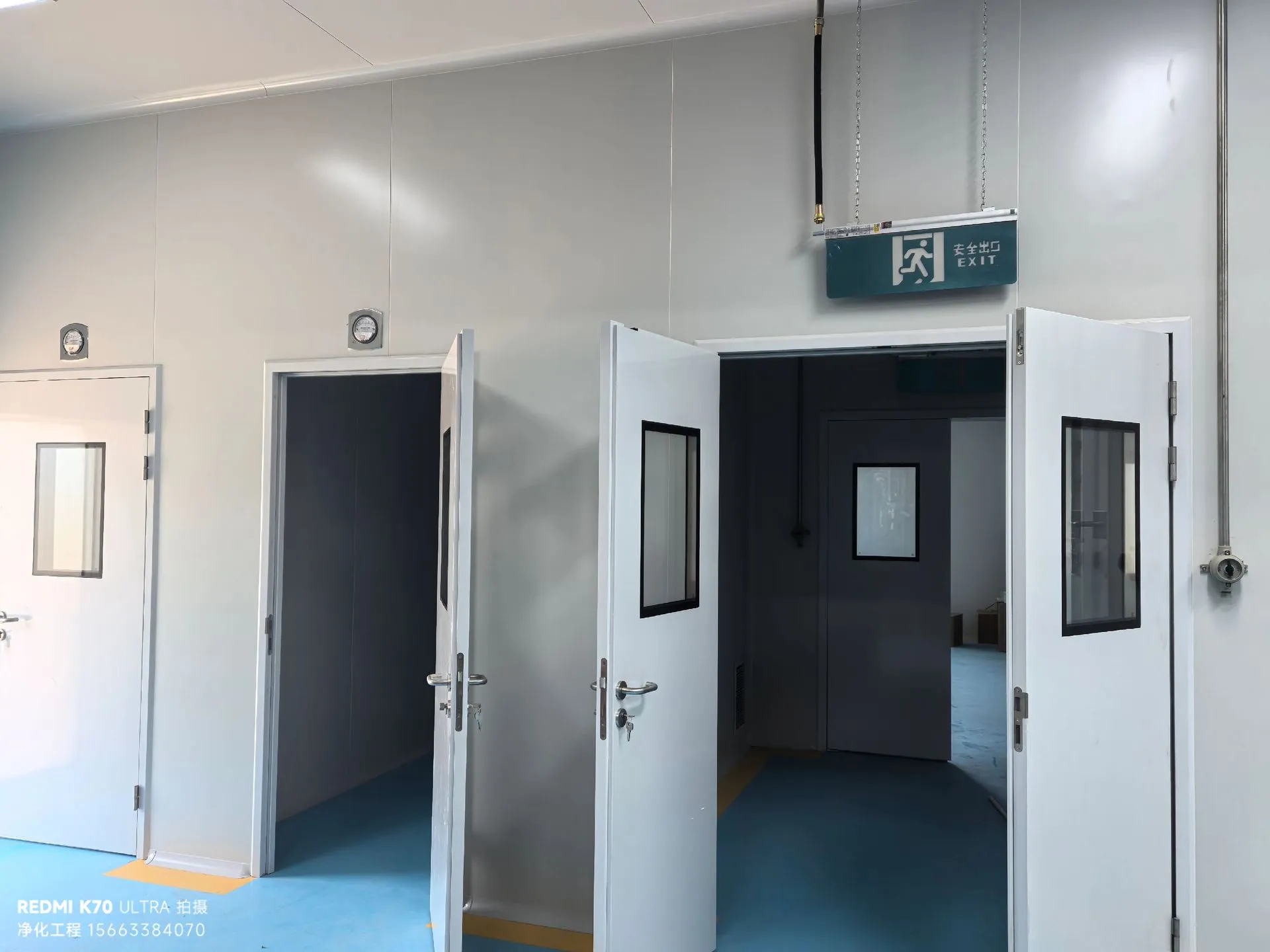 南京GMP医药厂房平面布局示意图：展示生产、包装、质检等功能区的科学分隔与人员物流走向