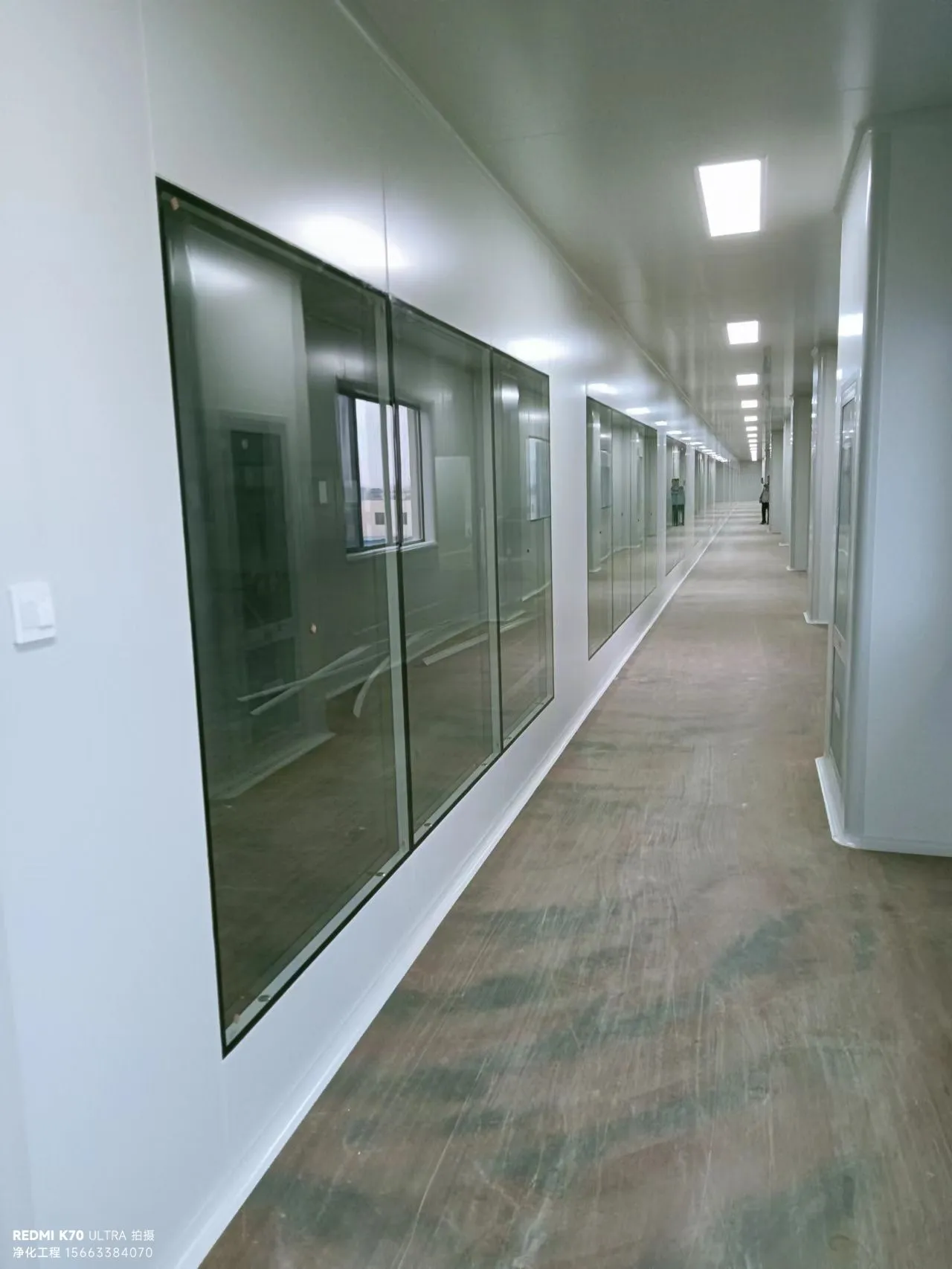 南京无尘车间气流组织设计示意图，对比层流与乱流气流形态，标注除湿系统配置要点