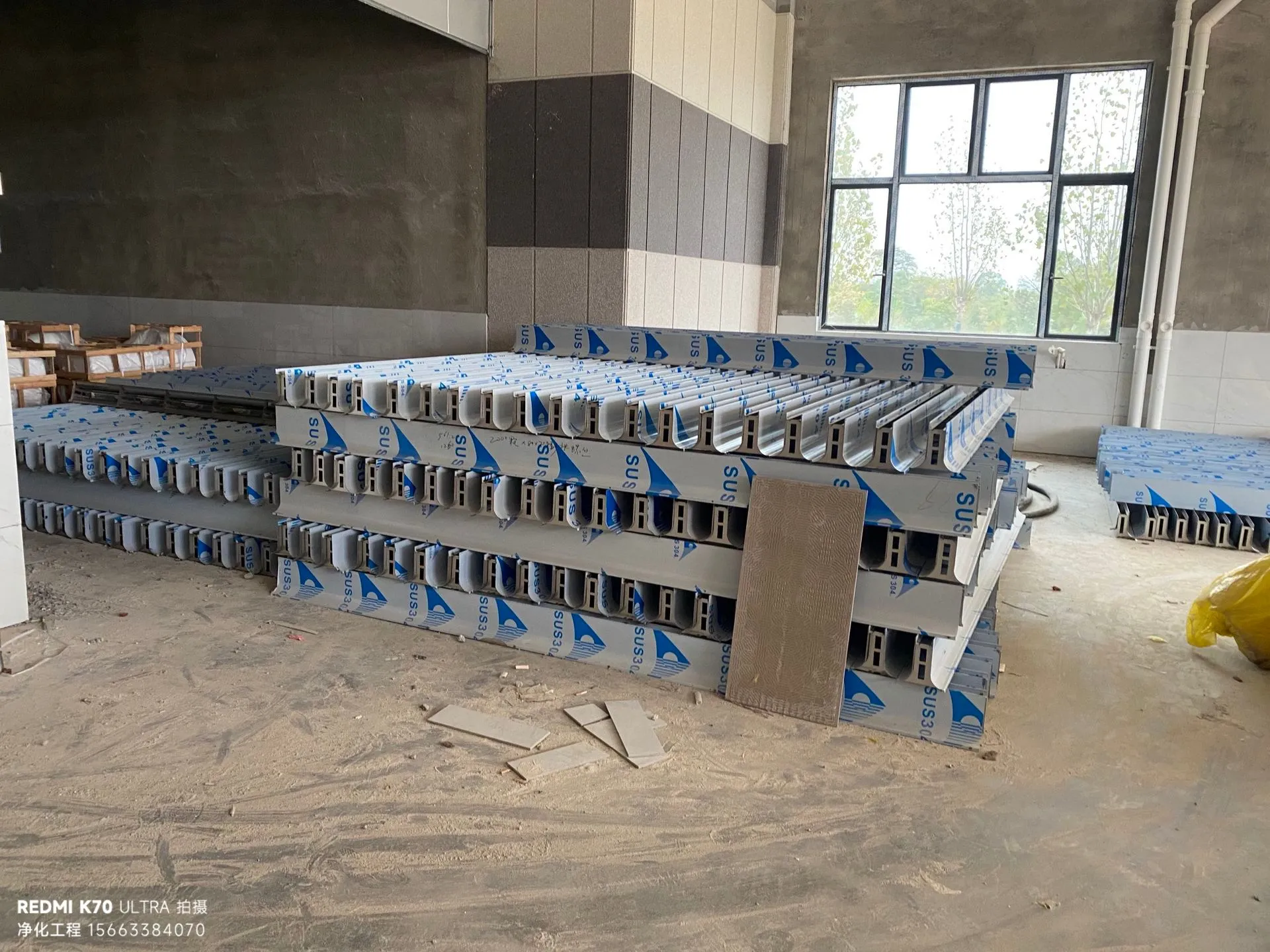 南京实验室净化自动控制系统示意图，标注温湿度监测、压差报警、过滤器状态监测等核心功能