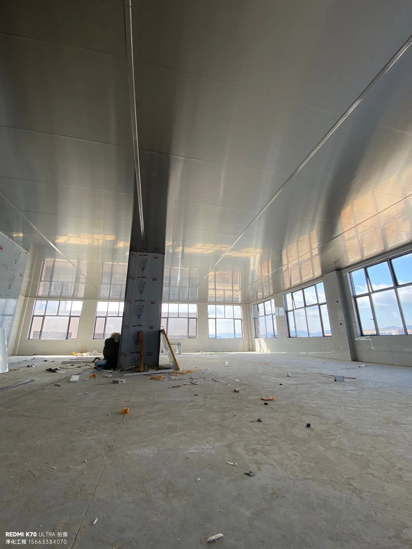 南京无尘车间气流组织设计图，展示层流/乱流方案及适配南方湿度的除湿装置配置