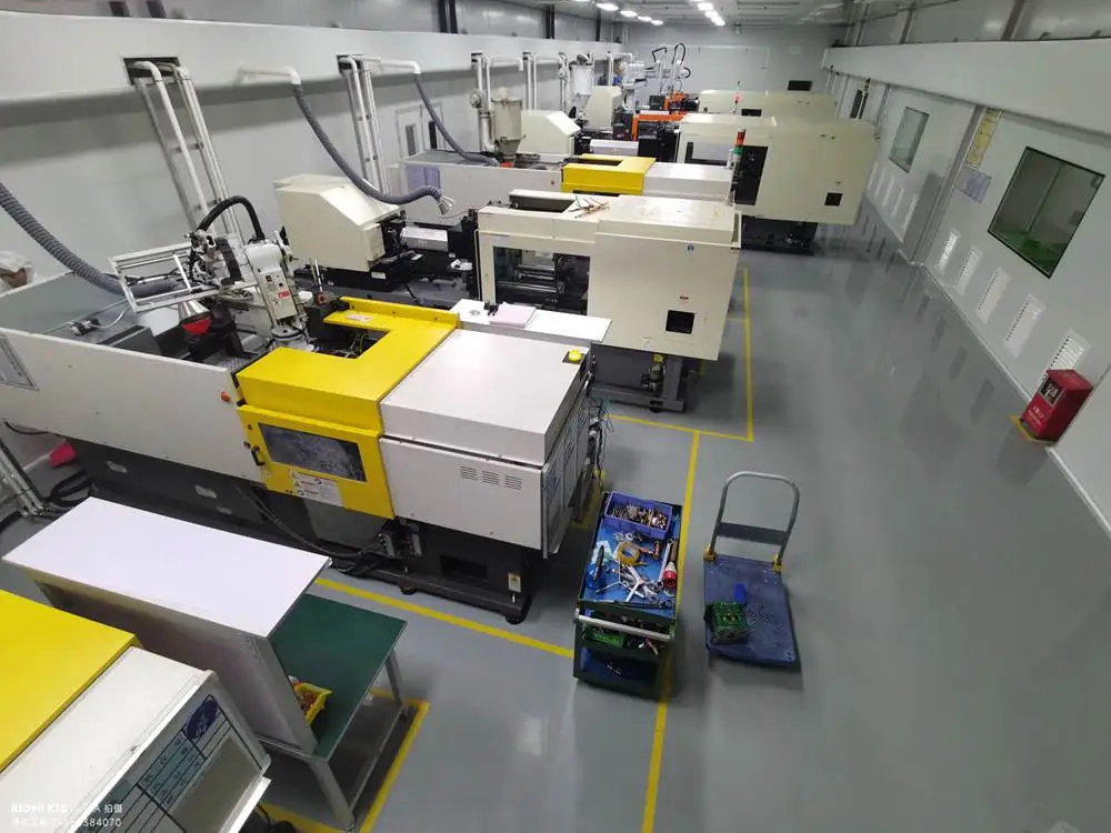 高端注塑产品对生产环境的洁净度要求极高-图为注塑车间