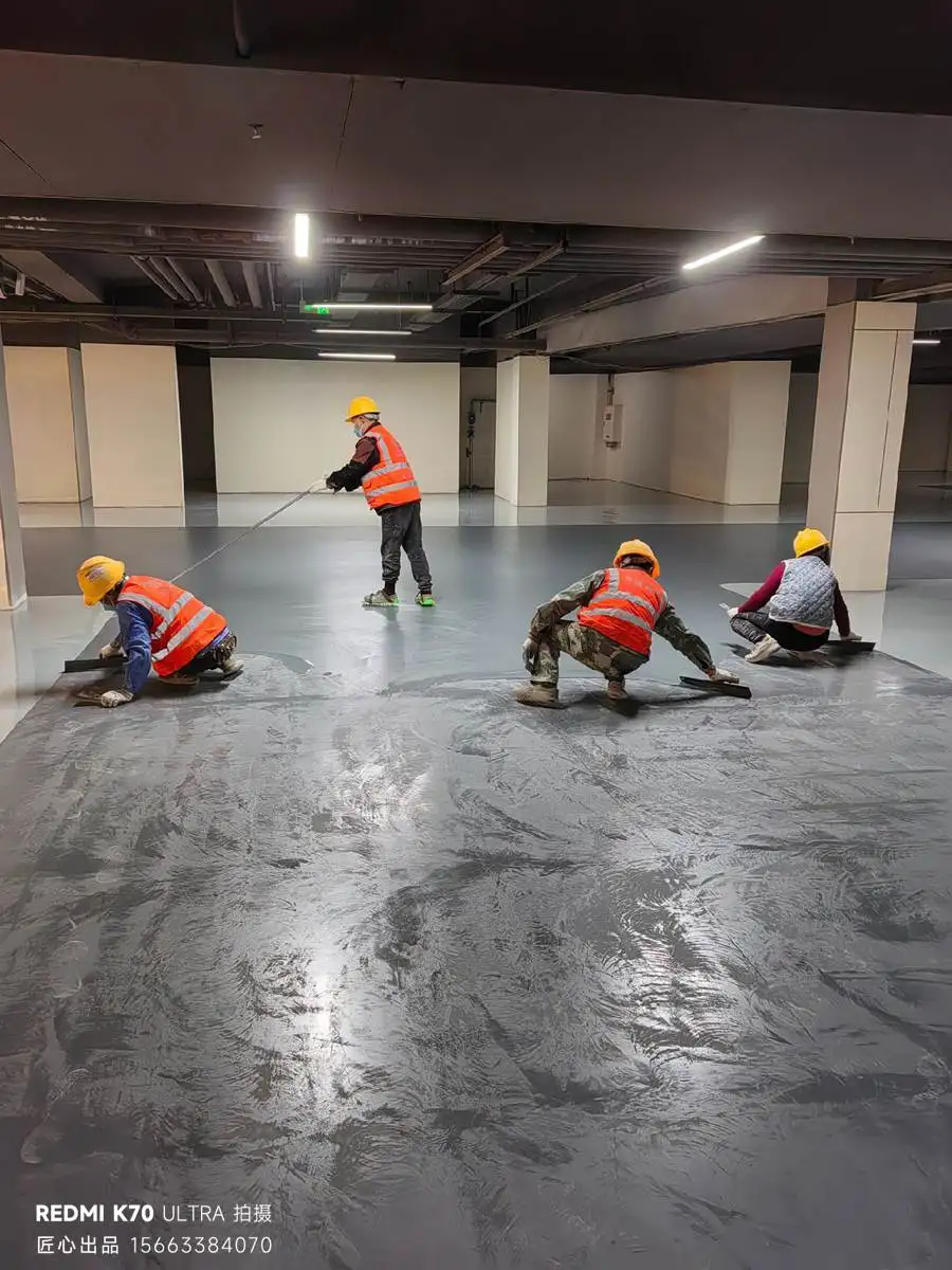 滁州厂房净化装修-工人施工地坪改造中